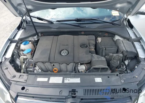 2013 Volkswagen Passat 2.5L Se z USA, uszkodzony, nr VIN 1VWBP7A31DC131445